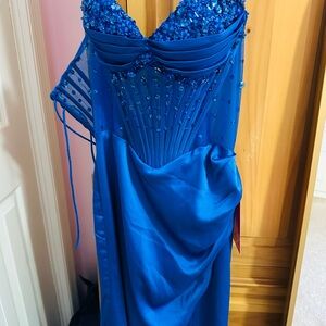 Gorgeous Gianni Bini royal blue prom dress